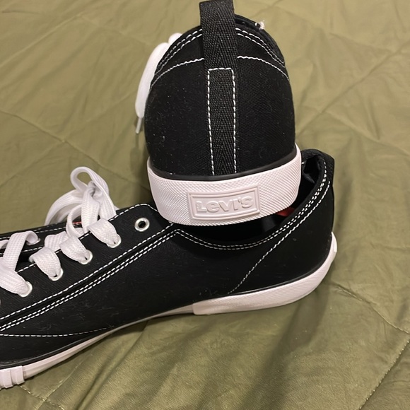 NWOT LEVI’S mens Black & white lace up canvas sneakers size 13 - Picture 4 of 10